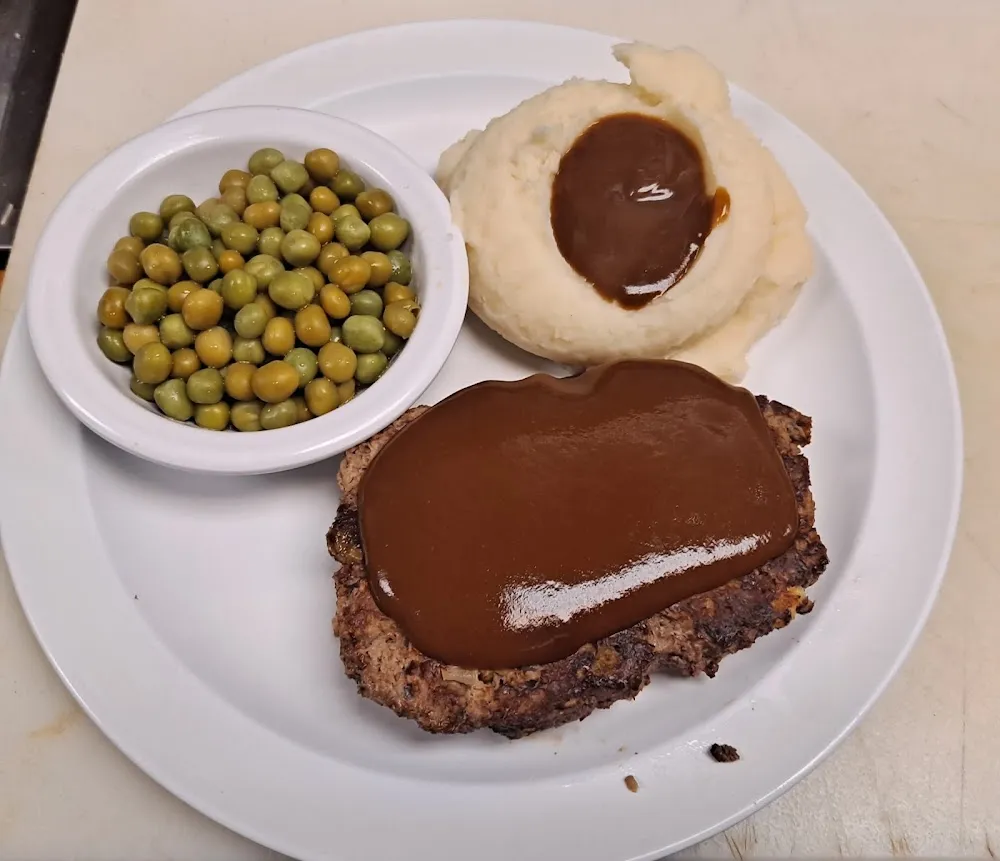 Meatloaf with Mashed Potatoes and Peas